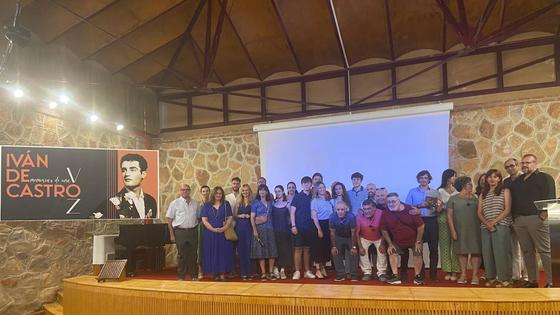 La presentación del libro-disco, «Iván De Castro. Memorias de una Voz» cierra la Feria del Libro 2023 en Villafranca