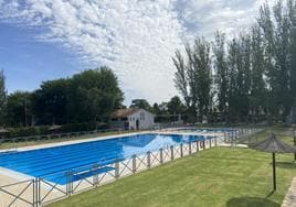 Vista de la piscina mediana y pequeña de Villafranca de los Barros.