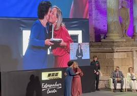 El colegio de «Las Carmelitas» de Villafranca recibe la Medalla de Extremadura
