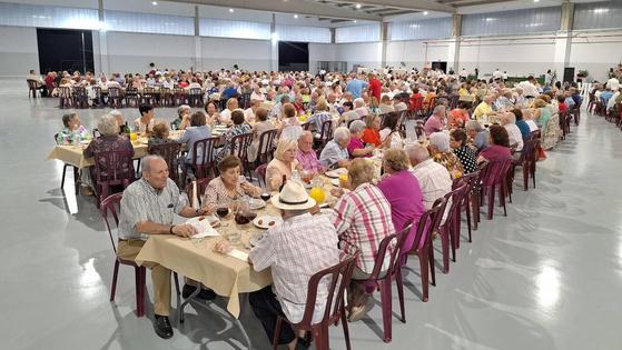 Más de 650 personas asisten a la Cena del Mayor en EFEVI