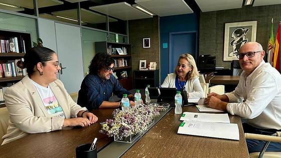 El alcalde traslada a la consejera de Educación obras de mejora en Albanta y El Pilar