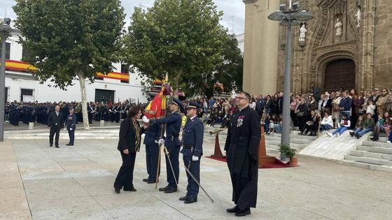 Doscientos civiles juran su lealtad a la bandera española en Villafranca