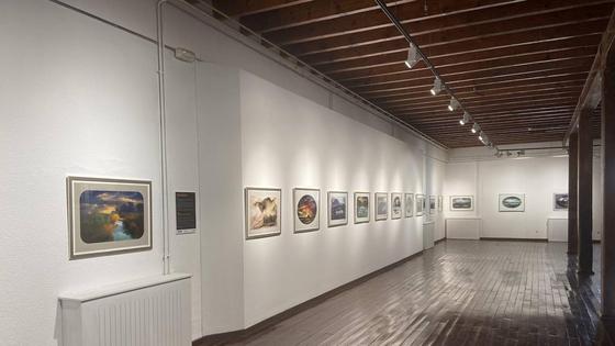 Inaugurada la exposición en la casa de cultura 'Las cosas del cielo y de la tierra' de Jam Montoya