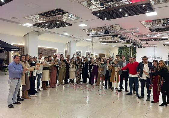 Foto de familia de los organizadores del evento.