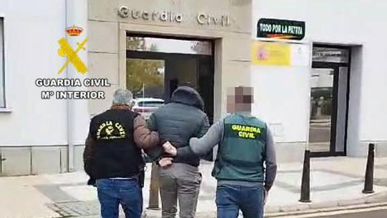 Detenido por la muerte del hombre al que encontraron tendido en una plaza de Calamonte