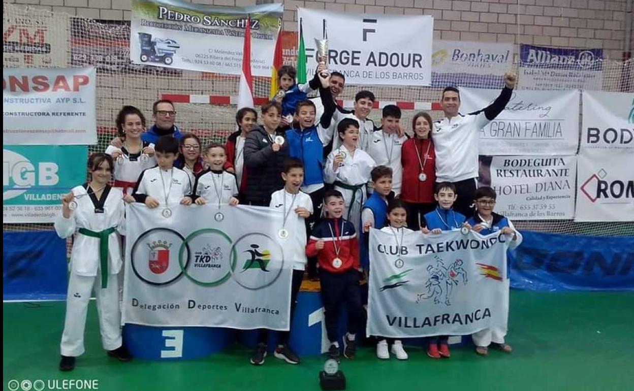 12 oros, 4 platas y 4 bronces para el club Taekwondo Villafranca en el Campeonato de Extremadura