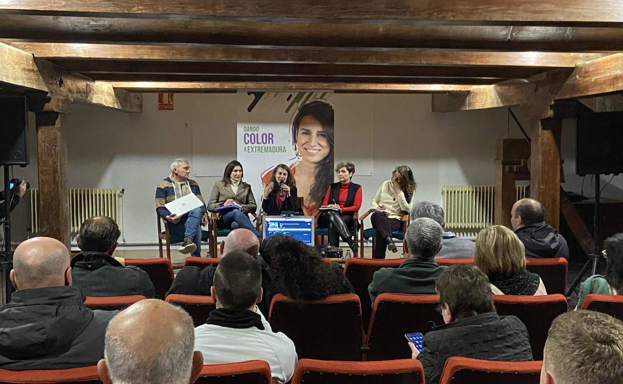'Dando color a Extremadura' recala en la buhardilla de la Casa de Cultura de Villafranca 