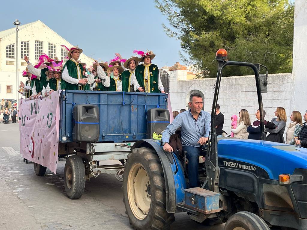 Fotos: Multitudinario desfile de carnaval en Villafranca
