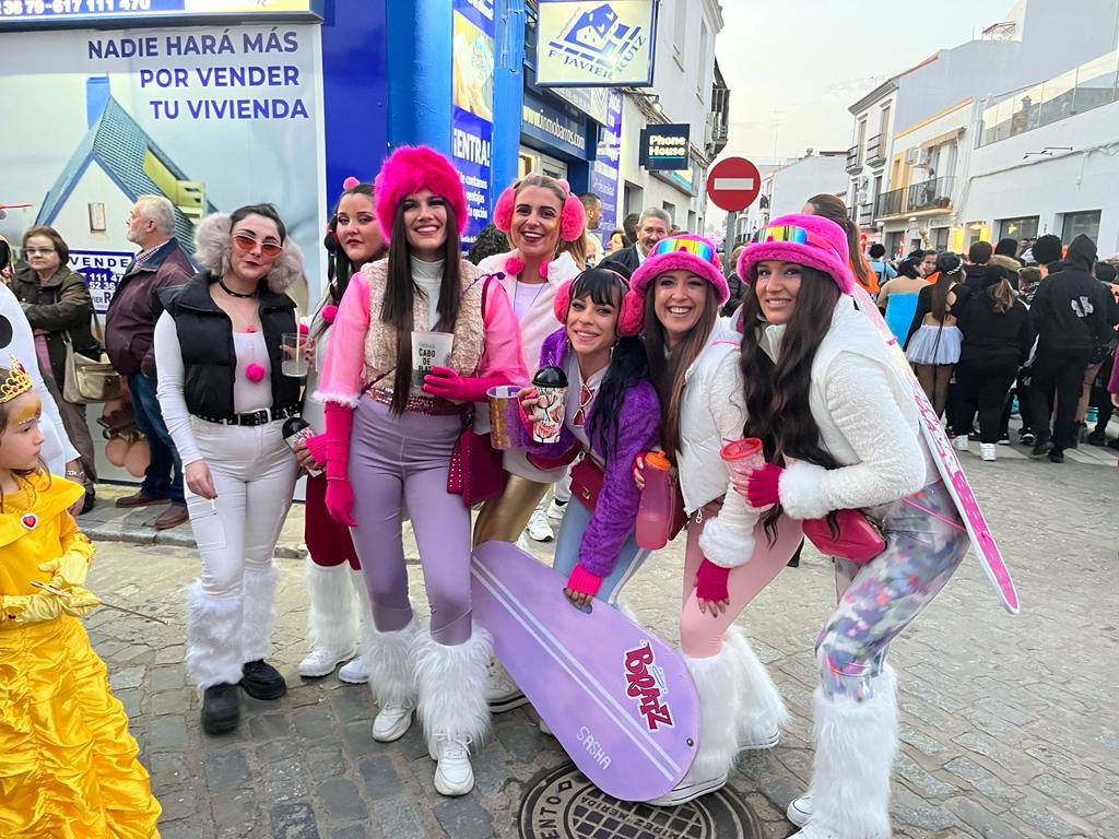 Fotos: Multitudinario desfile de carnaval en Villafranca