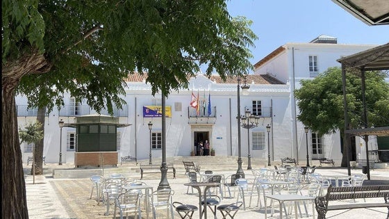 El Ayuntamiento oferta cuatro becas postgrado para jóvenes menores de 35 años durante 6 meses