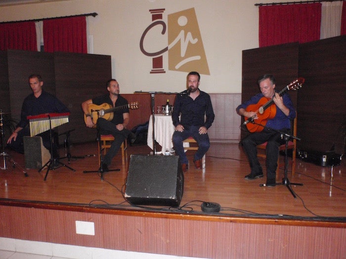 El cantaor flamenco Juan José Pérez Carrillo "Crucita" durante su actuación anoche en el Centro de Instrucción y Recreo.