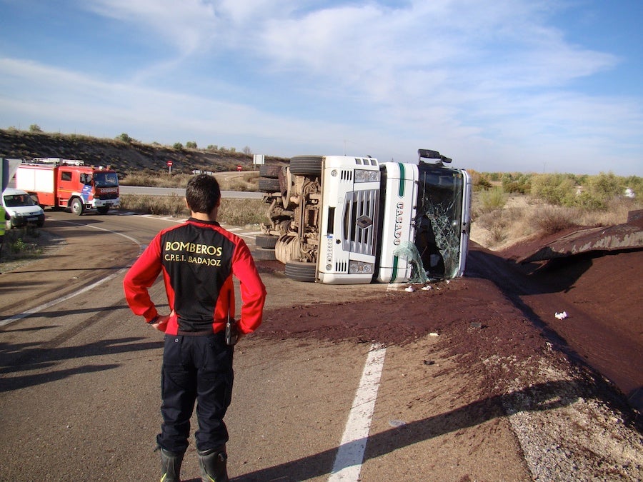 Imagen del camión accidentado.