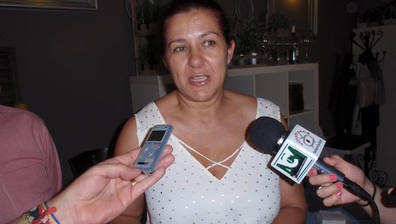 Eva María Pérez atiende en la tarde de hoy a los medios de comunicación. 