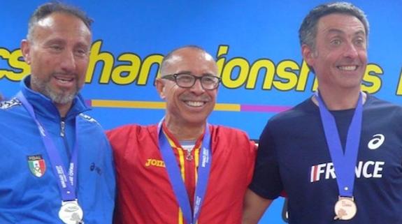 Miguel Periáñez (en el centro) en el Mundial de Corea. 