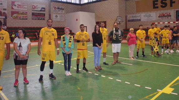 Viñaoliva Balonmano Villafranca Extremadura durante su presentación oficial. 