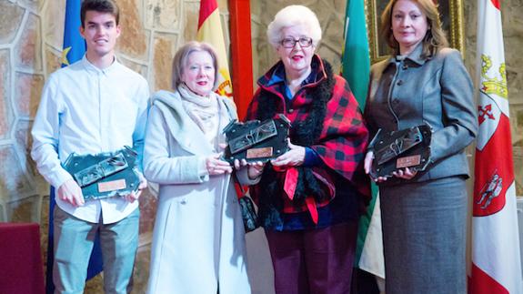Los premiados posan al final de la gala. 