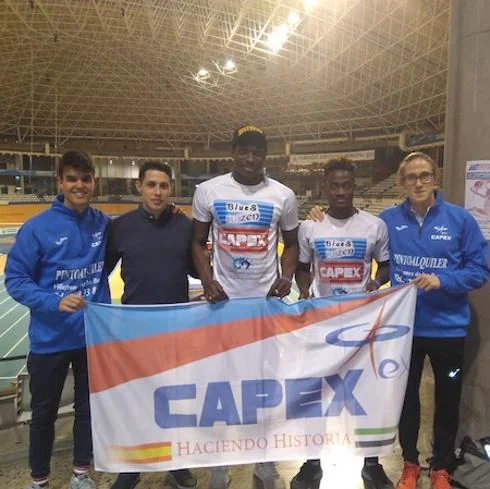 Los cinco atletas del CAPEX participantes en la competición. 
