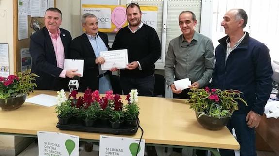 El Taller de Jardinería del IES Meléndez Valdés de Villafranca entrega 1.426€ a la Asociación Española contra el Cáncer (AEEC)