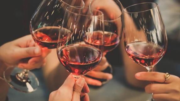 Esta noche llega a la Fiesta de la Vendimia una novedosa y espectacular versión de cata-maridaje de vinos locales y tapas
