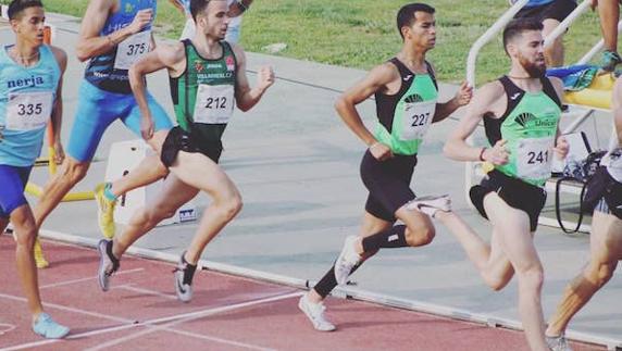 Imagen de Andrés Serrano (Dorsal 212) en plena competición. 