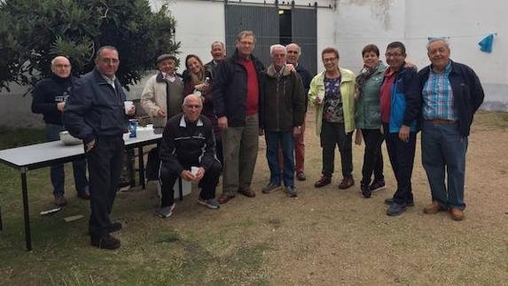 El grupo de Activos Mayores celebran la tradicional 'chaquitía'. 