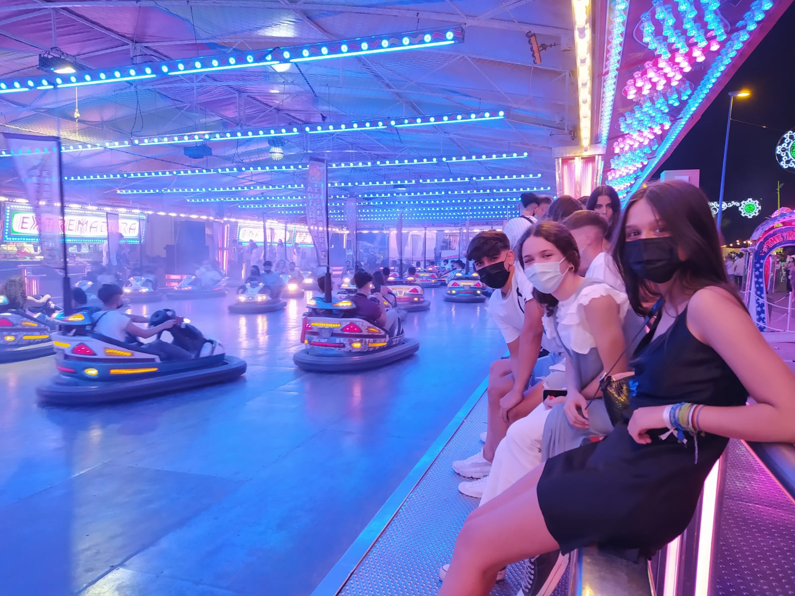 Mayores y pequeños disfrutaron de las múltiples atracciones y casetas del ferial 