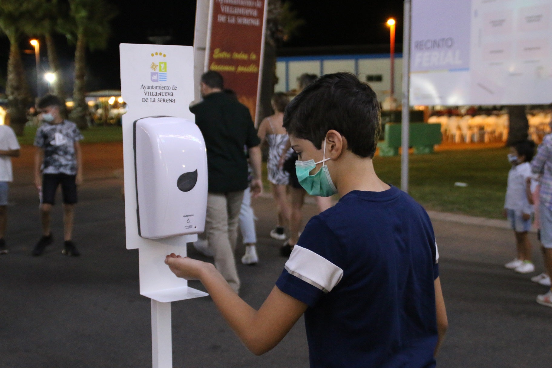 Mayores y pequeños disfrutaron de las múltiples atracciones y casetas del ferial 
