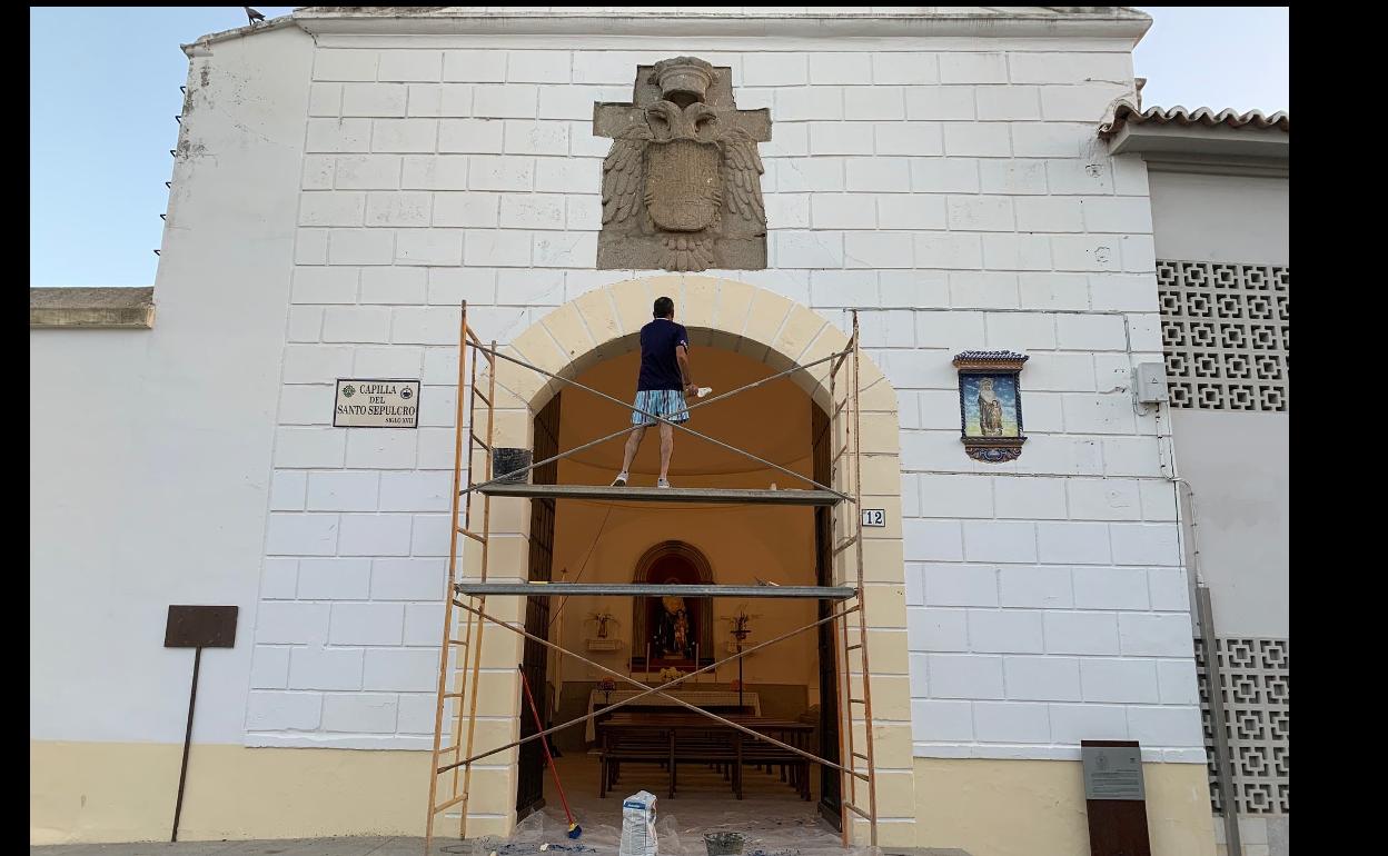 El dintel de entrada de la Capilla Santo Sepulcro ha sido reparado
