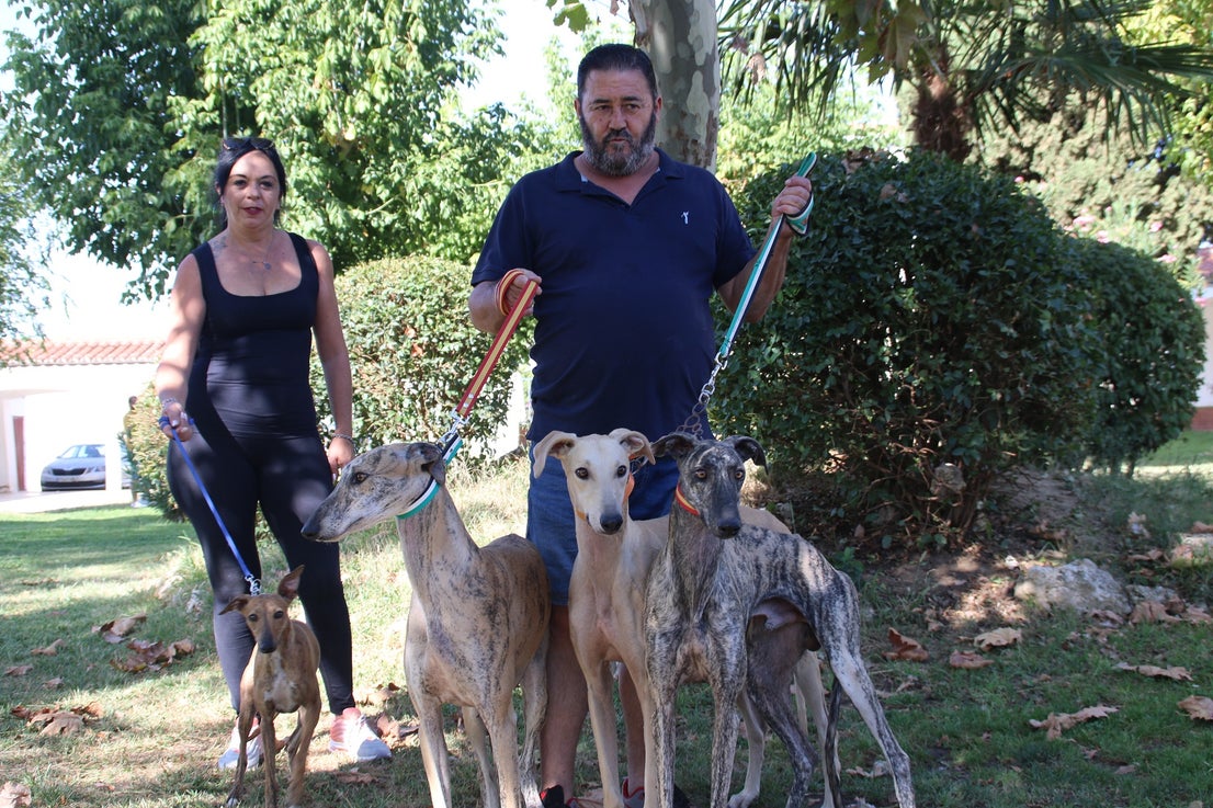 Participantes en el I Concurso Canino Nacional celebrado en Entrerríos. 