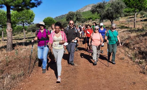 Los senderistas de la Asociación Vía Verde retoman sus salidas al campo