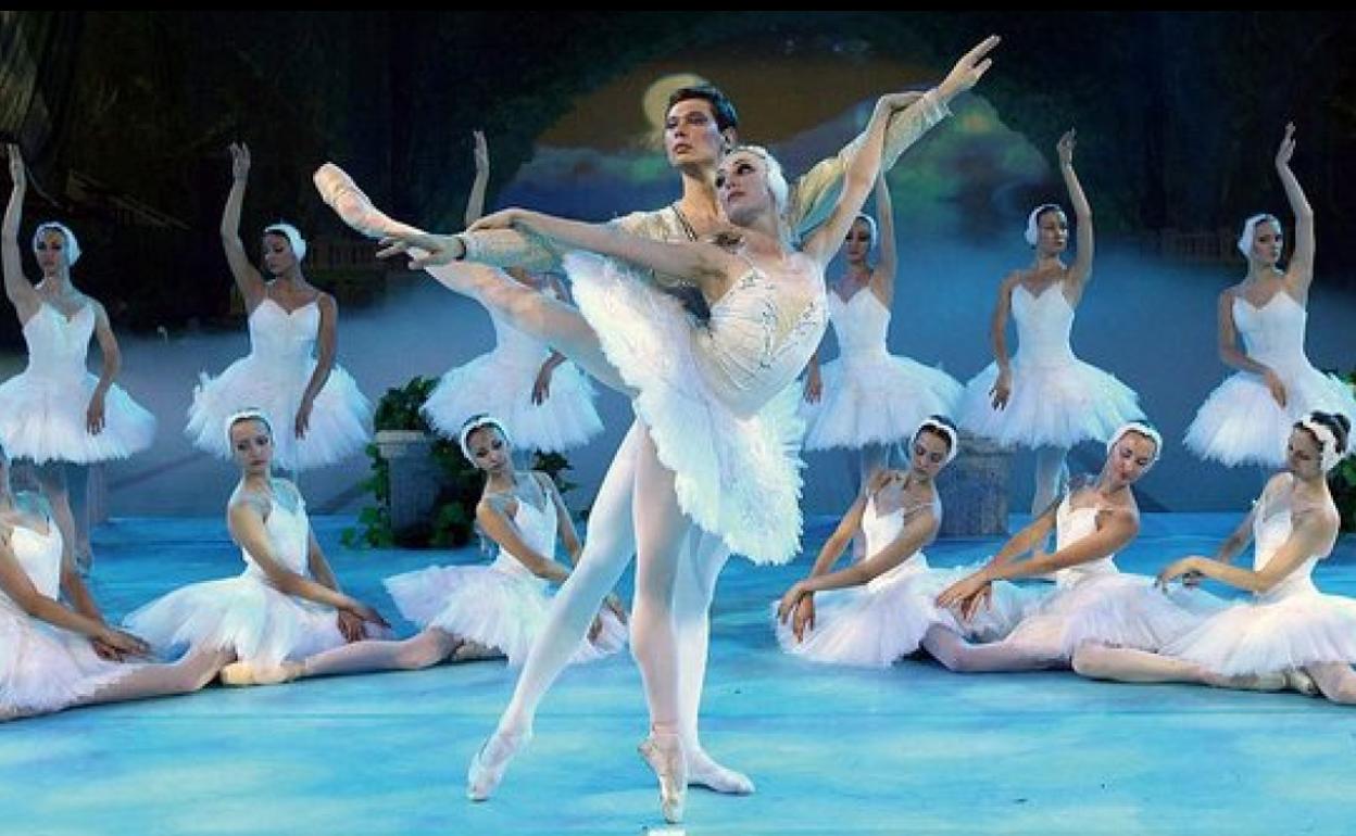 El Ballet Nacional Ruso pone en escena 'El lago de los cisnes'