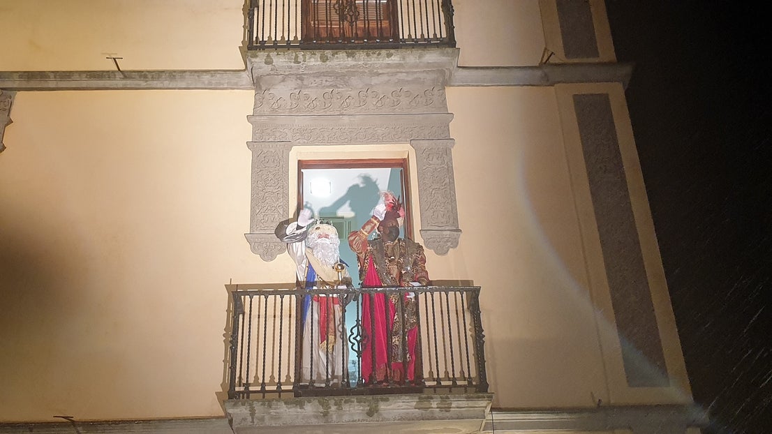 Los Reyes Magos y las carrozas de la cabalgata trajeron la ilusión. 