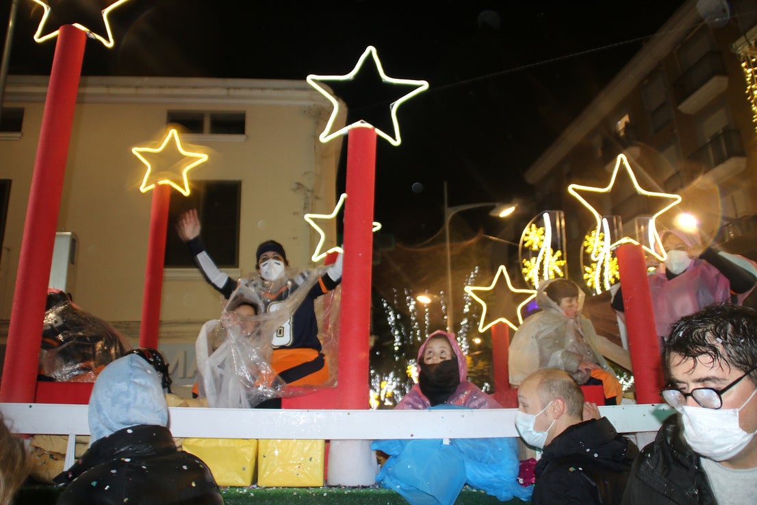 Los Reyes Magos y las carrozas de la cabalgata trajeron la ilusión. 
