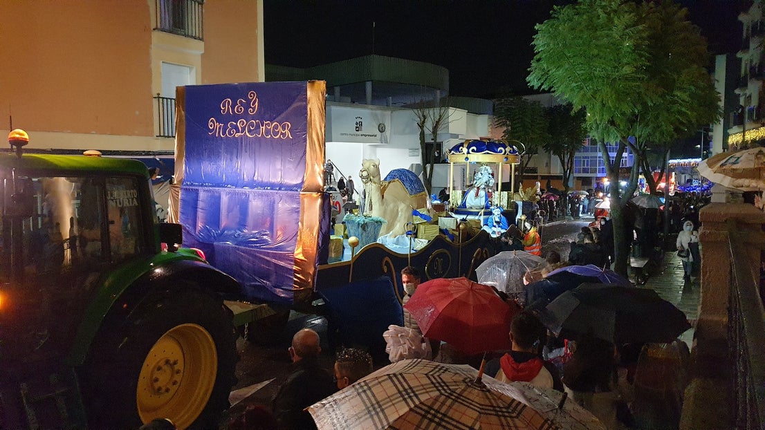 Los Reyes Magos y las carrozas de la cabalgata trajeron la ilusión. 