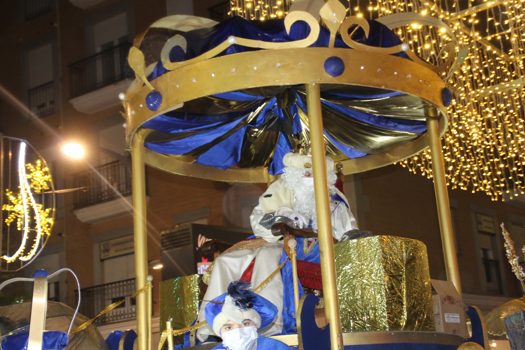 Los Reyes Magos y las carrozas de la cabalgata trajeron la ilusión. 