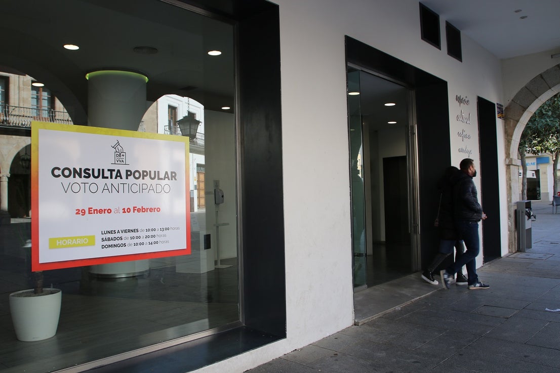 La asistencia el primer día de votación anticipada ha sido bastante alta. 