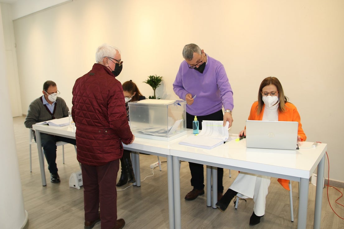 La asistencia el primer día de votación anticipada ha sido bastante alta. 