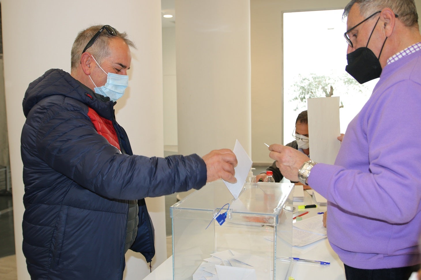 La asistencia el primer día de votación anticipada ha sido bastante alta. 