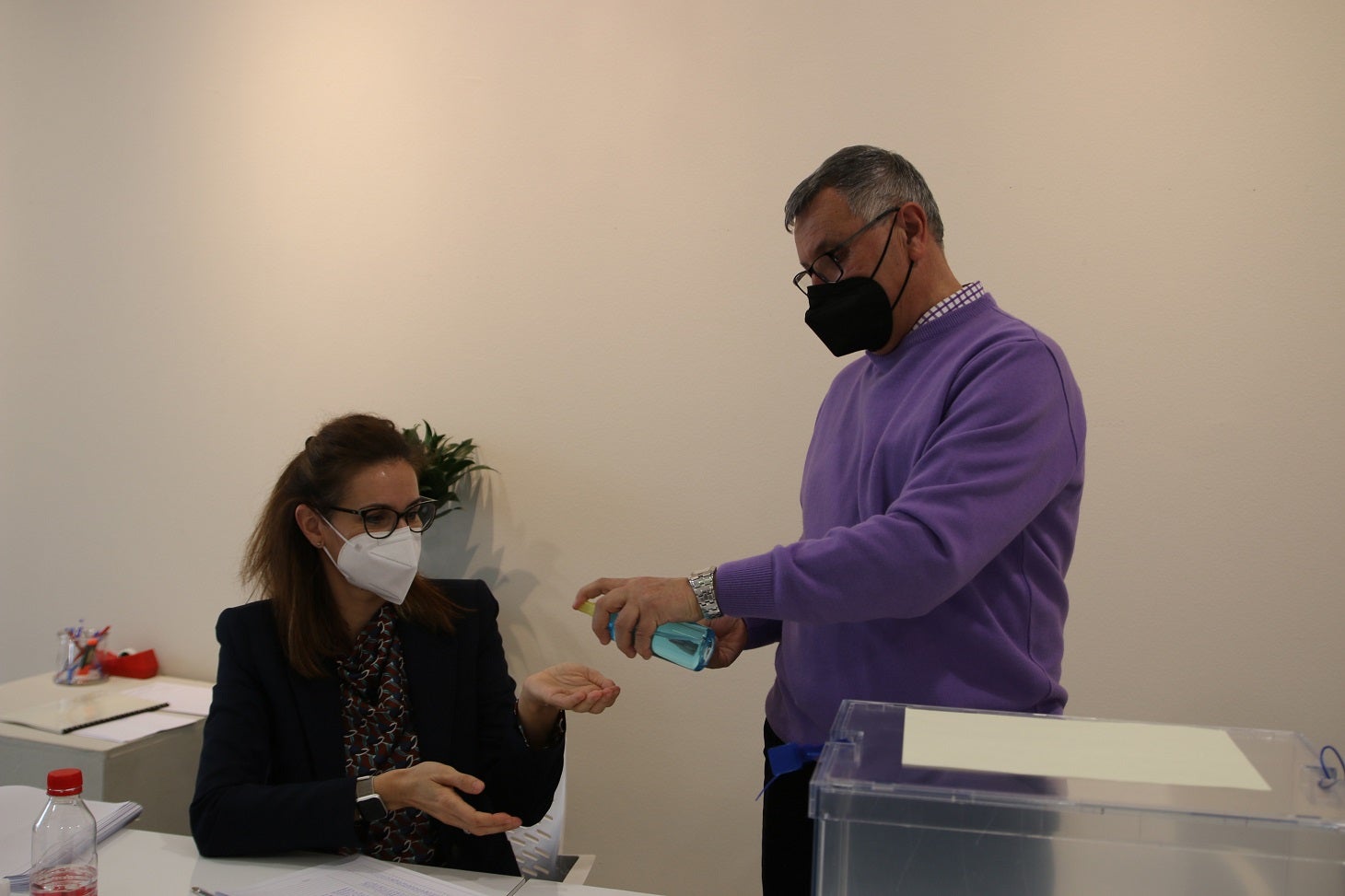 La asistencia el primer día de votación anticipada ha sido bastante alta. 