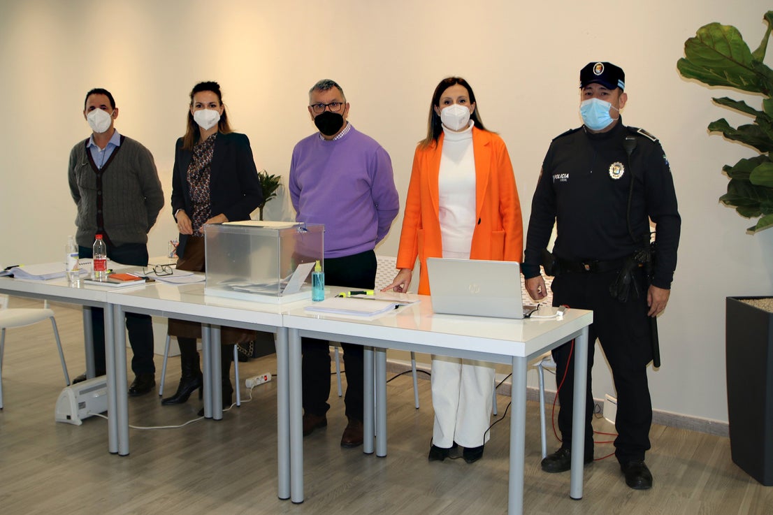 La asistencia el primer día de votación anticipada ha sido bastante alta. 