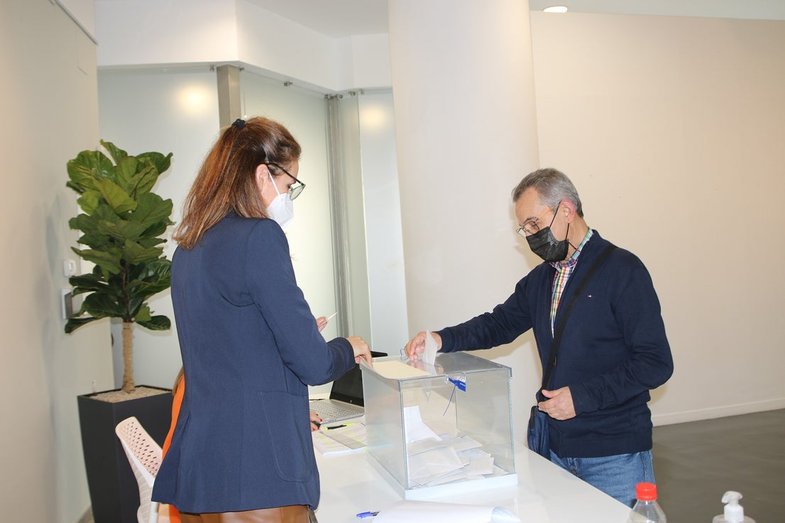 La asistencia el primer día de votación anticipada ha sido bastante alta. 