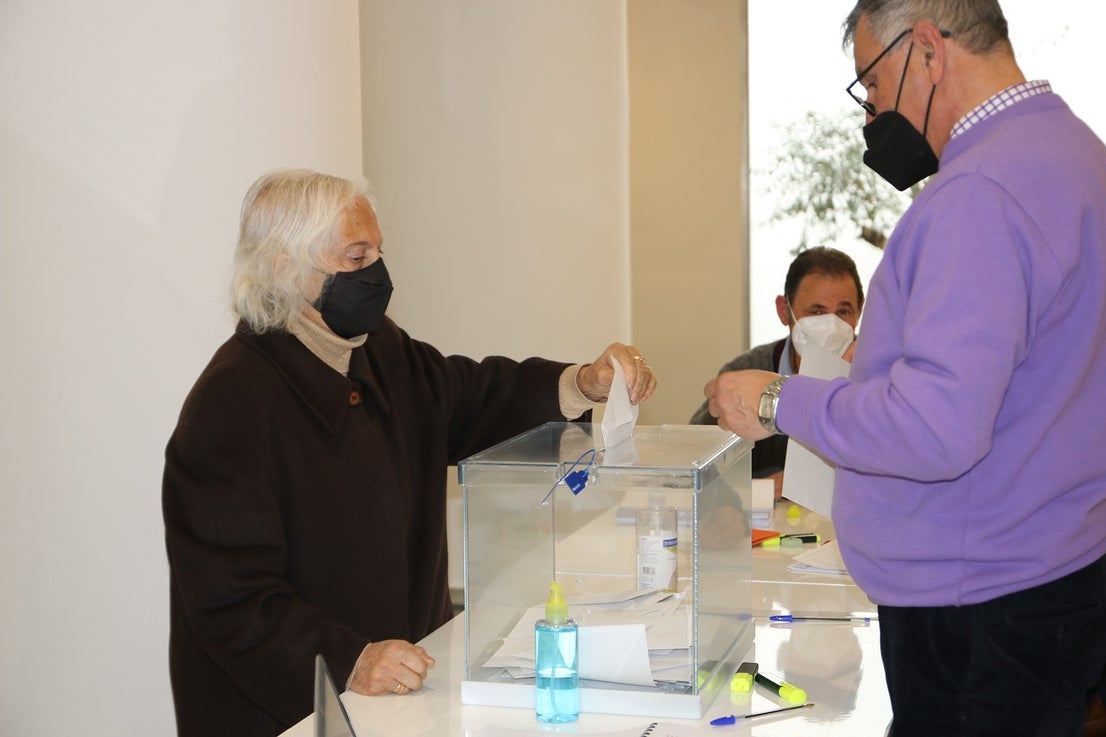La asistencia el primer día de votación anticipada ha sido bastante alta. 