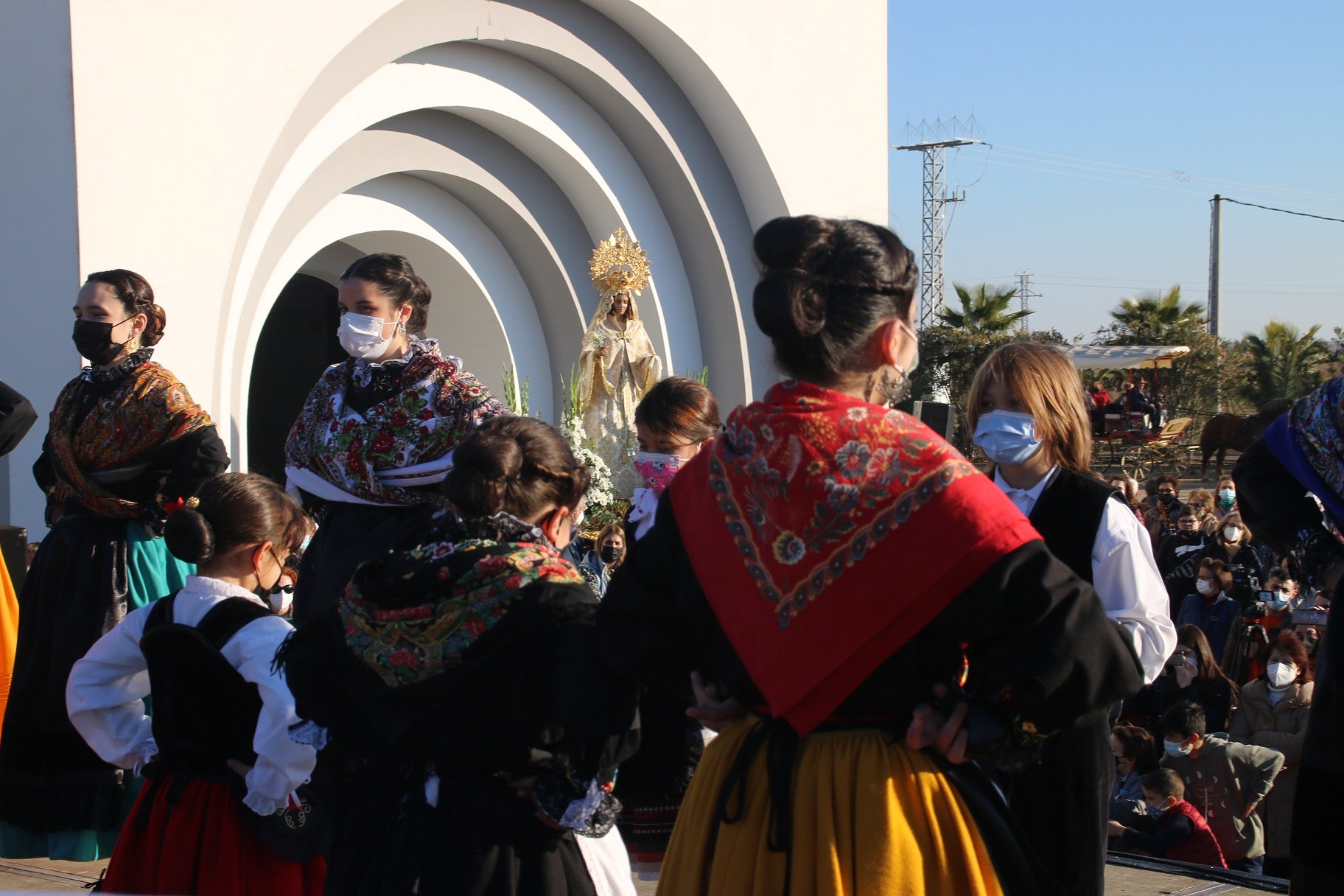 Emoción al volver a acompañar a la Virgen de la Aurora en su traída. 