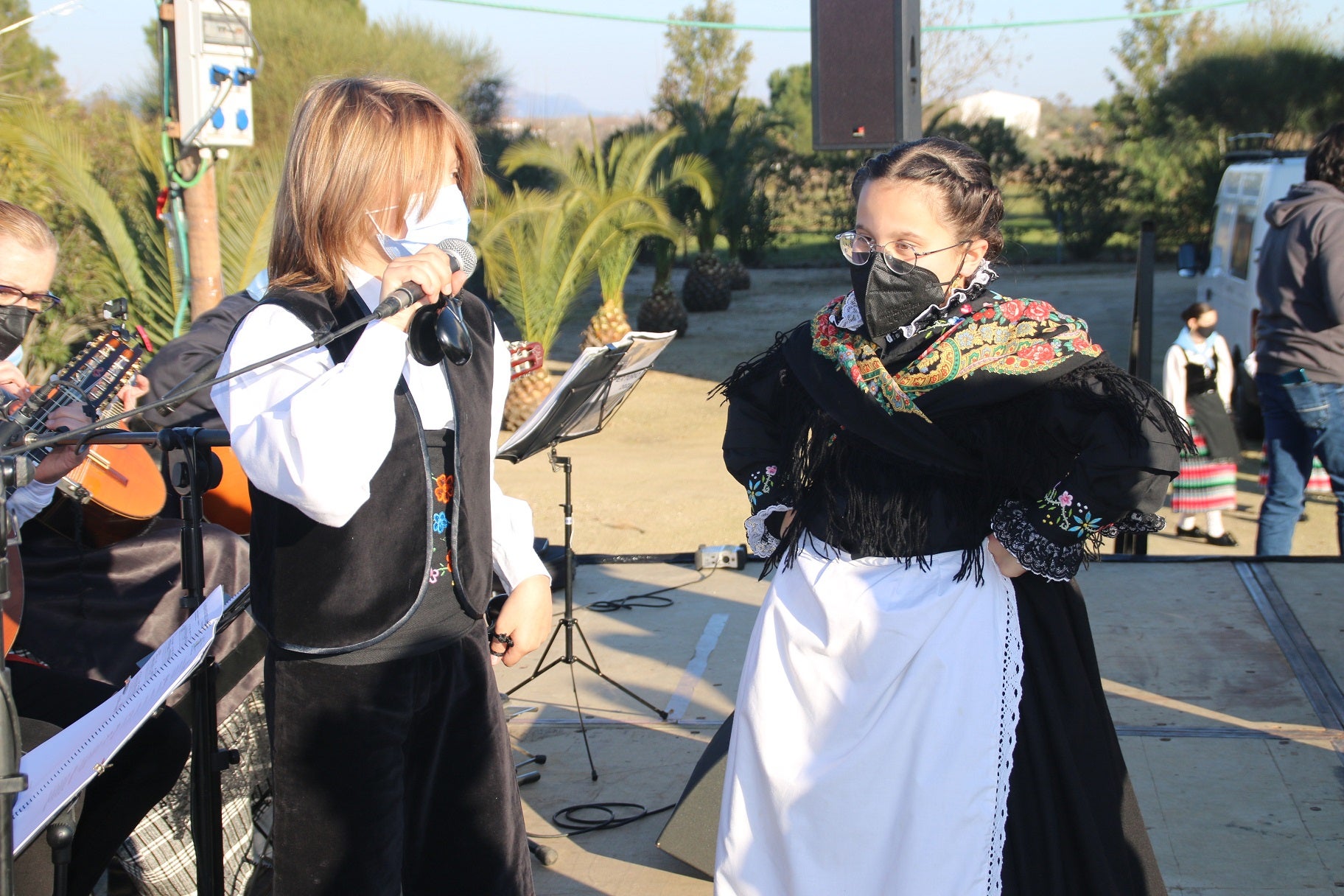 Emoción al volver a acompañar a la Virgen de la Aurora en su traída. 