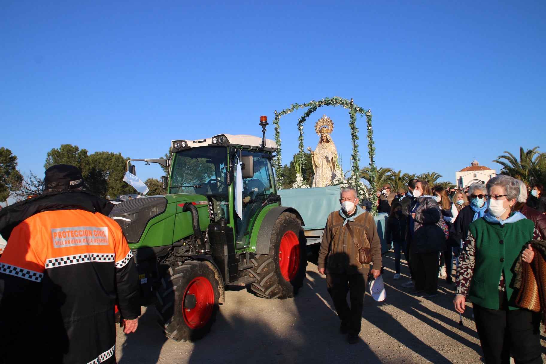Emoción al volver a acompañar a la Virgen de la Aurora en su traída. 