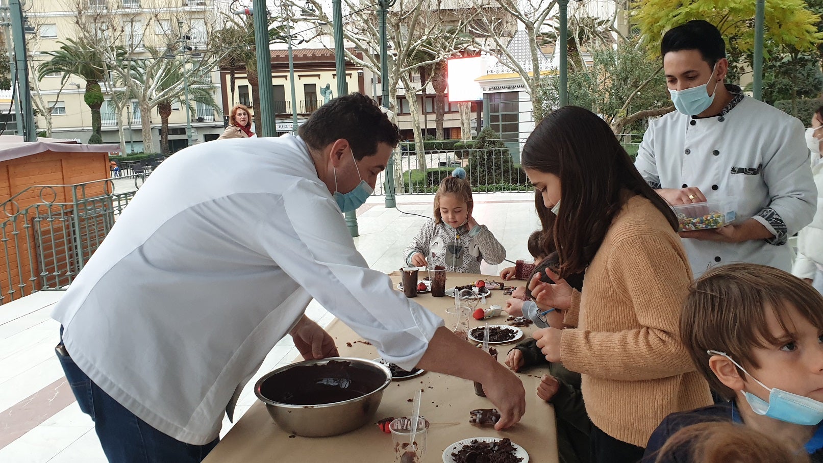 Los asistentes pudieron elegir entre cientos de propuestas a base de chocolate. 