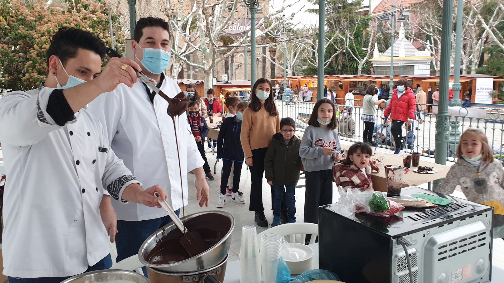 Los asistentes pudieron elegir entre cientos de propuestas a base de chocolate. 