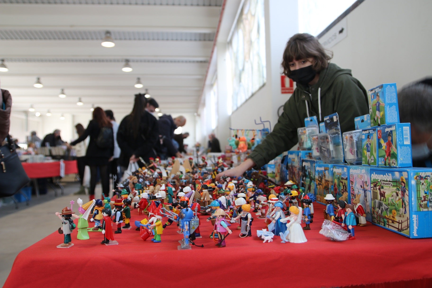 Visitantes en la XI Feria Internacional del Coleccionismo. 