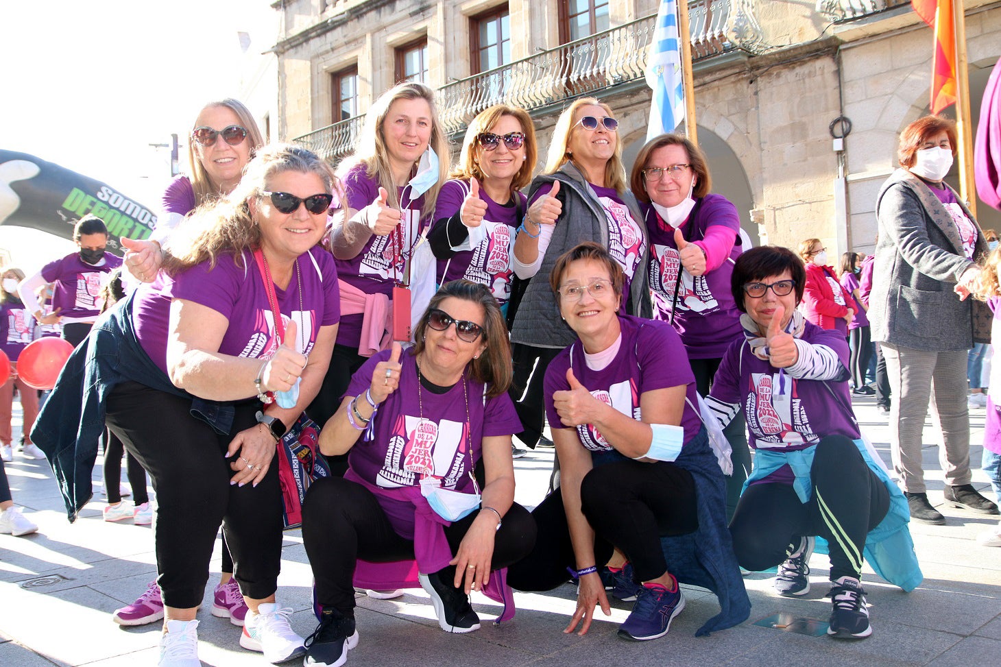 Cientos de mujeres participaron en la Carrera de la Mujer de Villanueva.