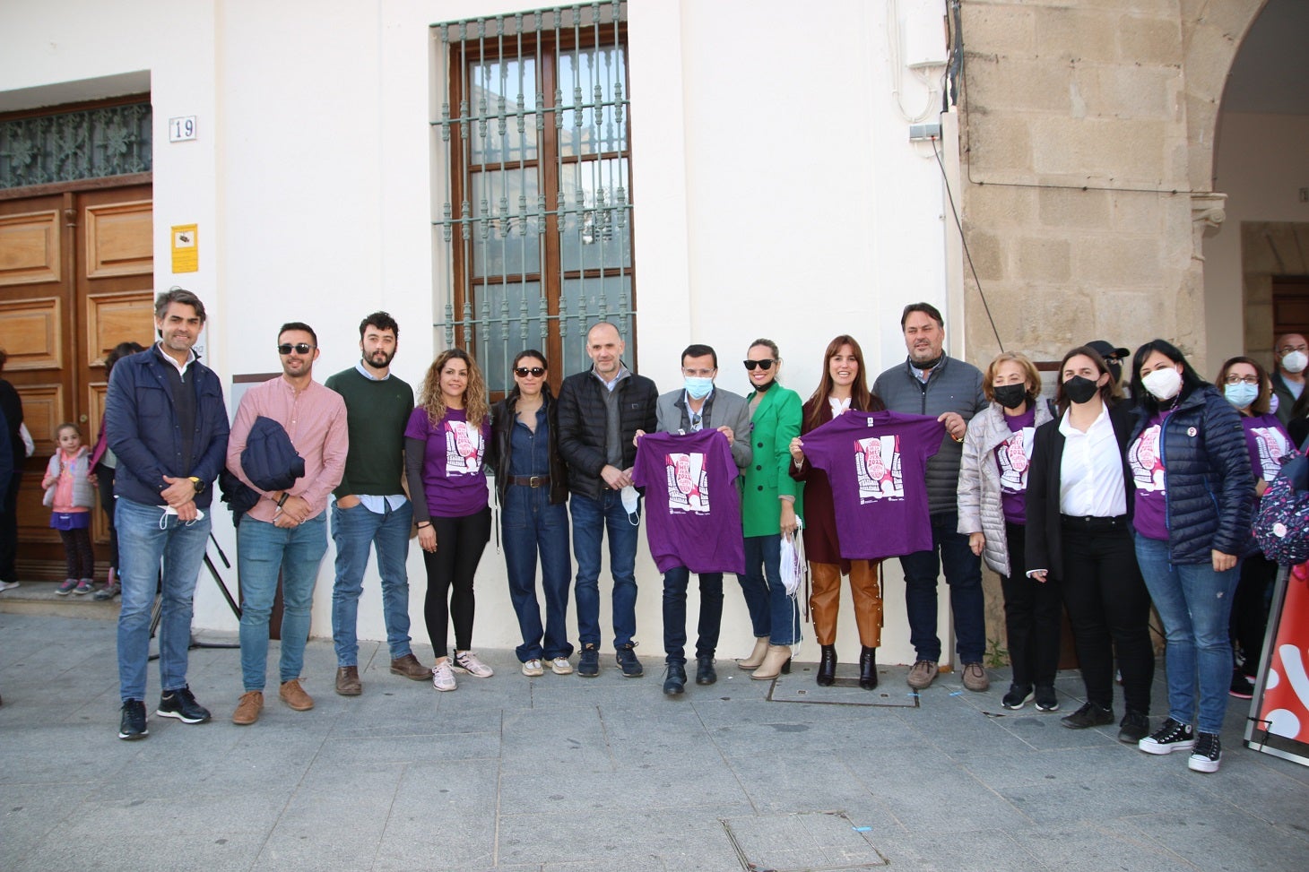 Cientos de mujeres participaron en la Carrera de la Mujer de Villanueva.
